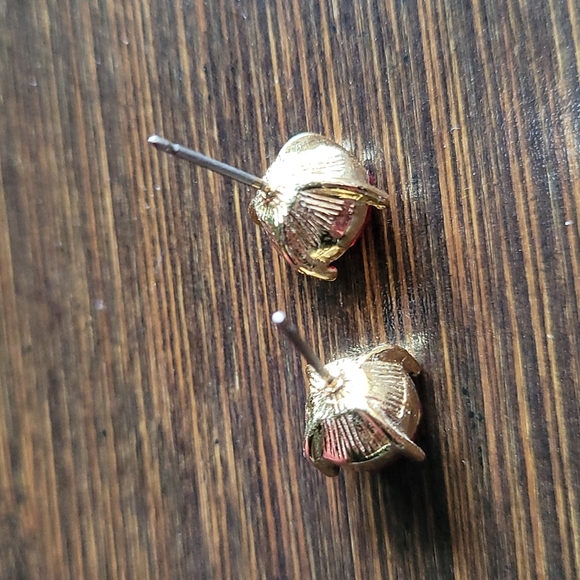 ⭐2/$15 NEW!! Garnet stud earrings - Picture 3 of 5